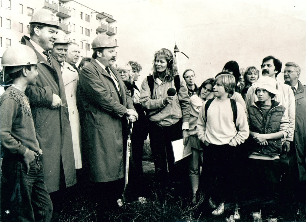 Första spadtaget till Folkets Hus i Rinkeby 1984.