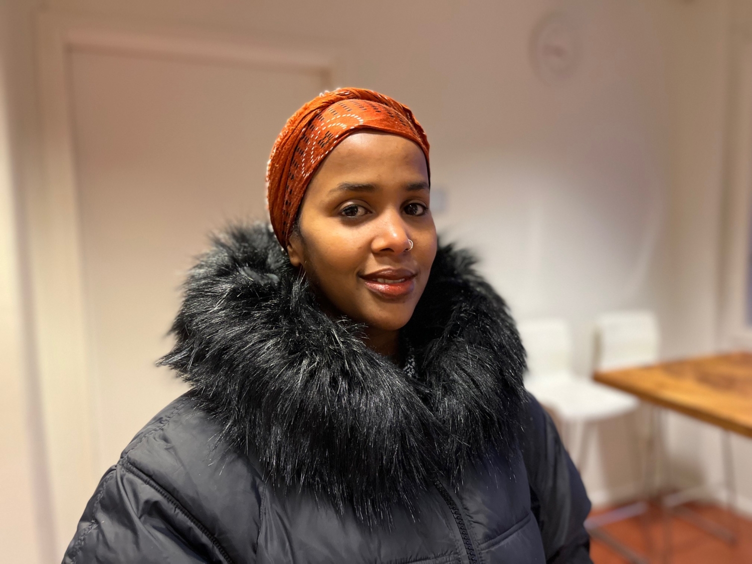 somalisk ung kvinna i hijab