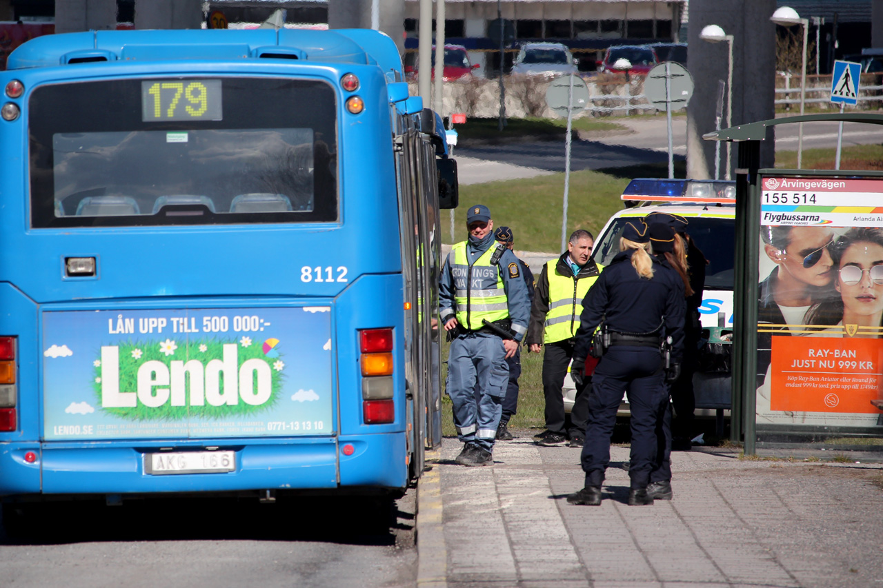 Biljettkontrollsrazzia vid Ärvinge i Kista