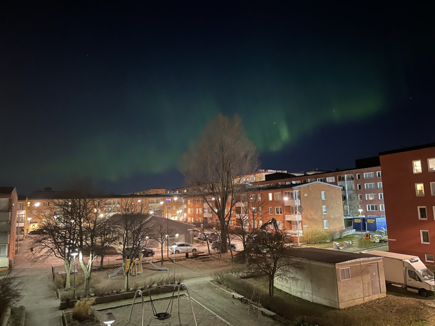 norrsken över en innergård