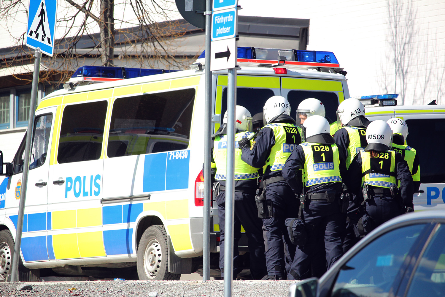 Kravallpoliser i Rinkeby i samband med Paludans koranbränning