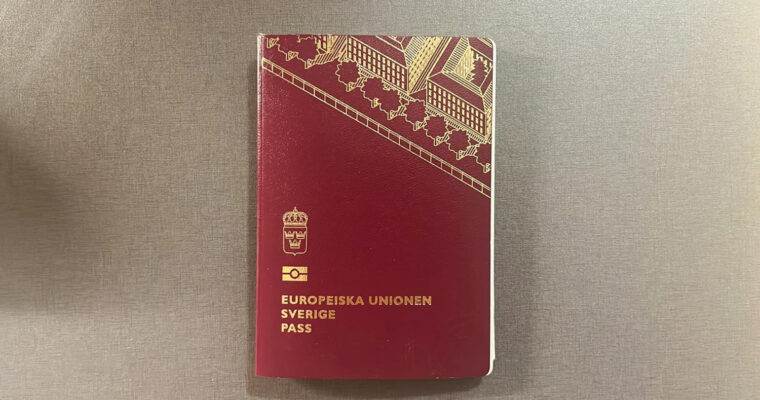 ett svenskt pass.