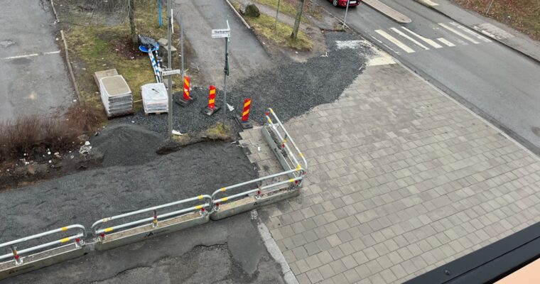 Utsikt över infart till Rinkeby torg, fotat från våning 2.