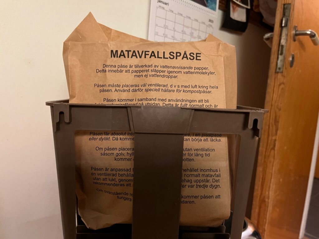 Brun papperspåse, till matavfall.