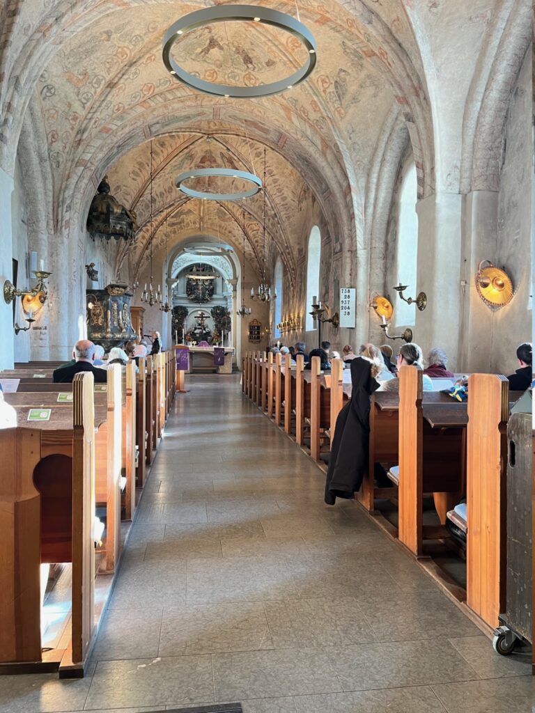 Gudstjänst i Spånga kyrka.