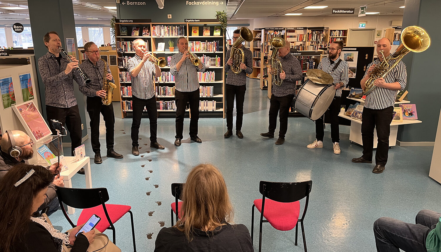 Süperstar Orkestar upptäder i Rinkeby bibliotek