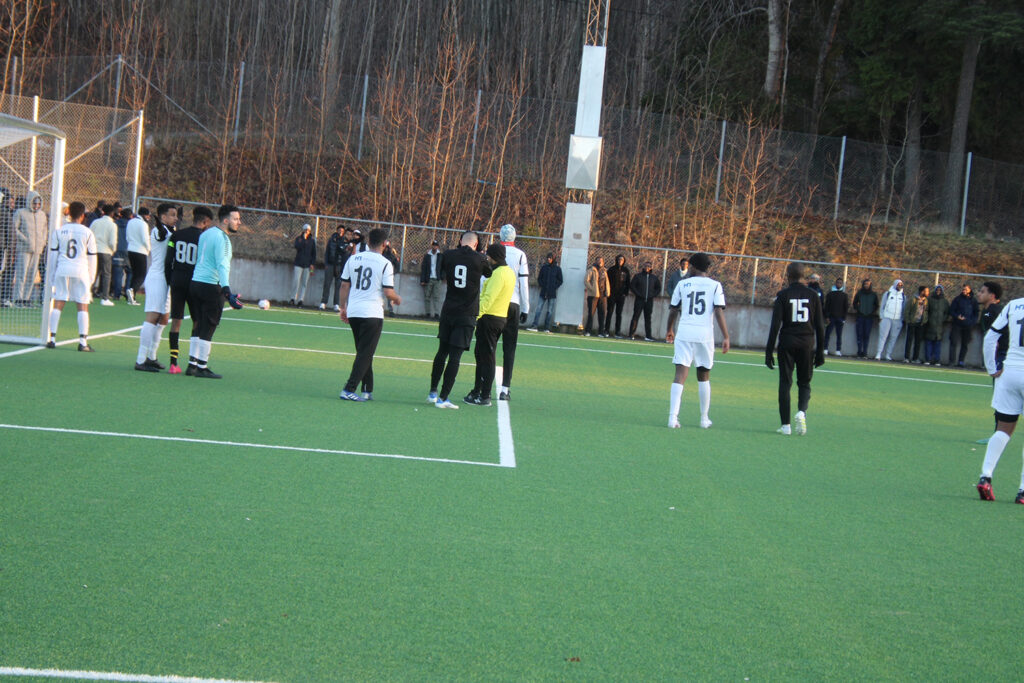 fotbollsmatch på Knutby IP