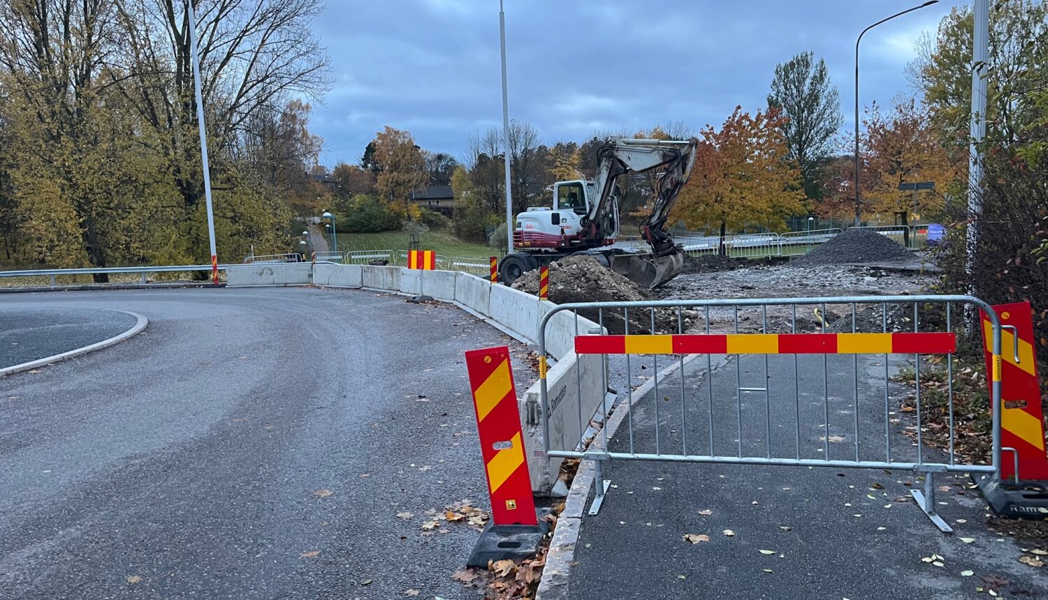 Stängd vägkorsning i Rinkeby