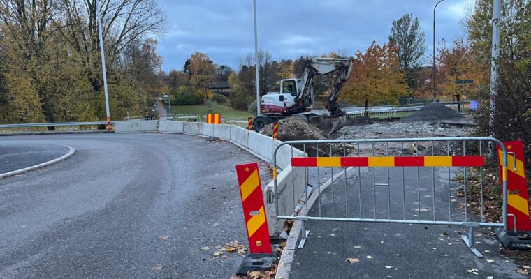 Stängd vägkorsning i Rinkeby