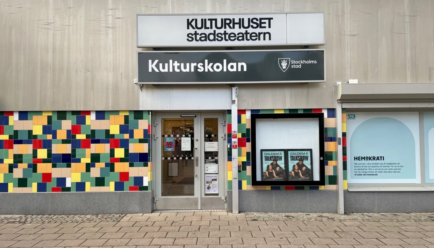 Entrén till Kulturhuset stadsteatern Husby