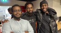 tre unga män av de som arrangerat iftarfirandet