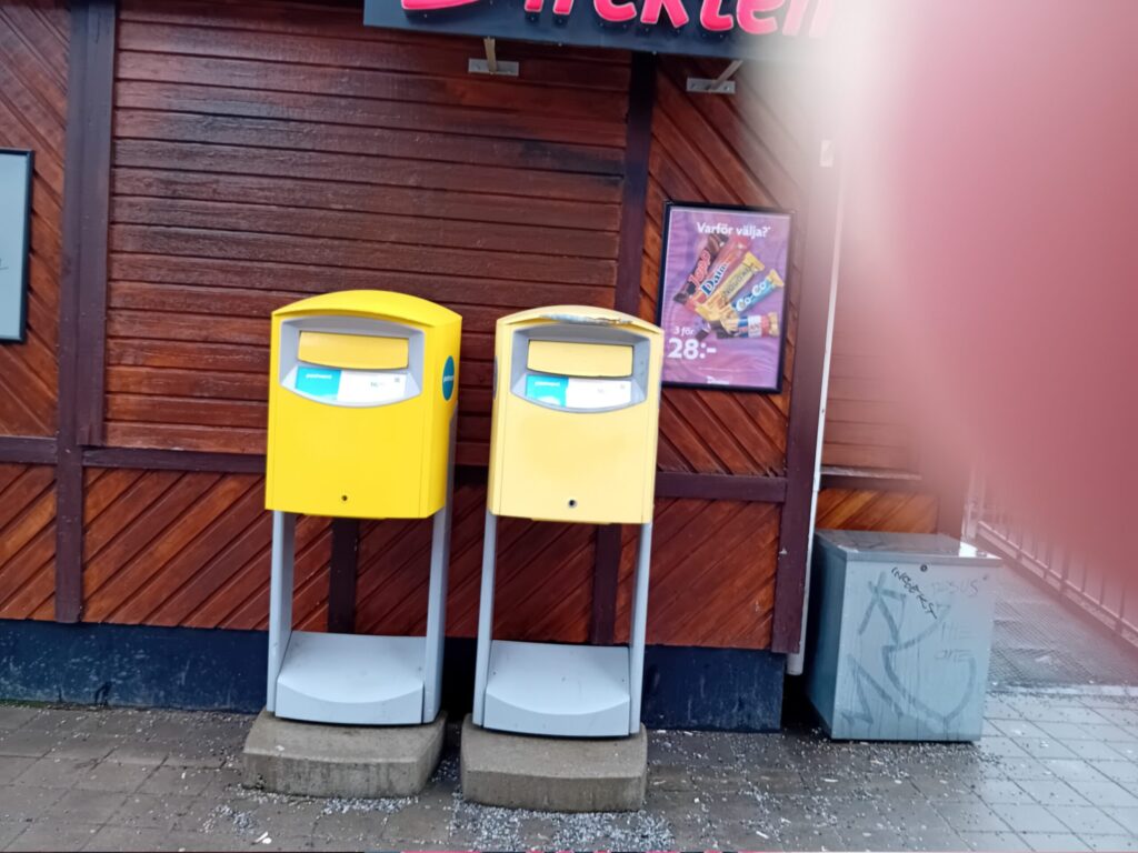 Två gula brevlådor utanför Sollentuna centrum.