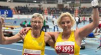 Två kvinnor 60+ som tävlar i Veteran-VM i friidrott.