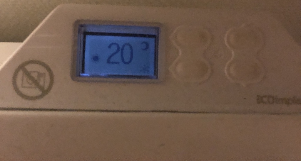 Figur 3. Radiatoren står her på 20 grader. Det er sjovt at se, at temperaturen skifter på radiatoren, når jeg ændrer temperaturen via Appen Nobø på min mobiltelefon.