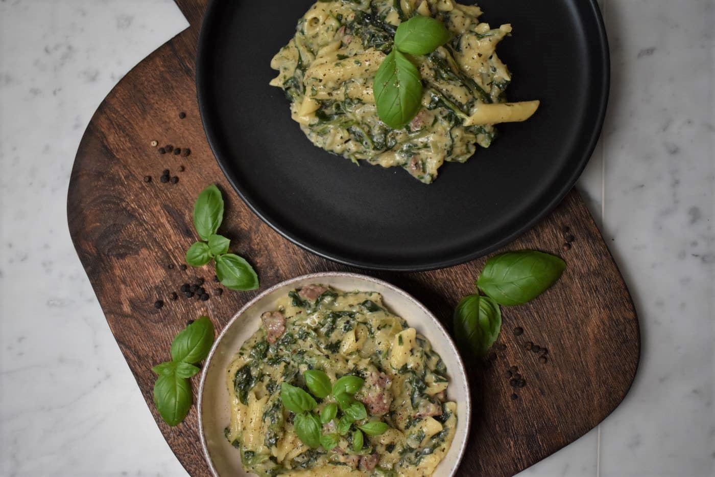 Cremet pasta med lynstegt oksekød