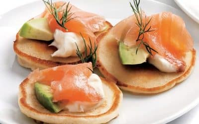 Blinis med laks og avocado