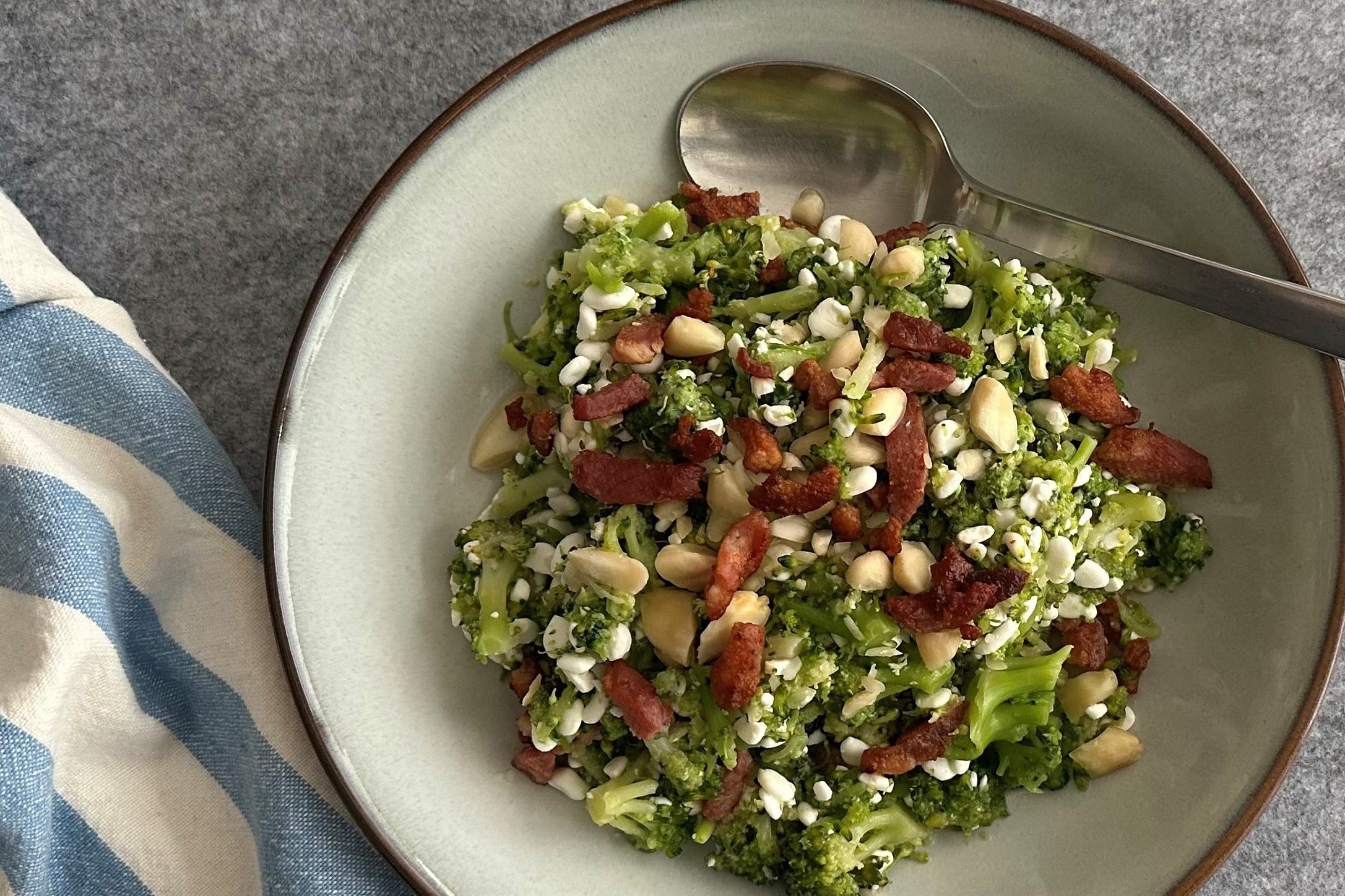 Broccolisalat med mandler