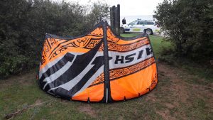 Kiteskærm fundet ved Holten Strand. Politi beder om hjælp
