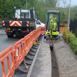 civils-man-digging-ground