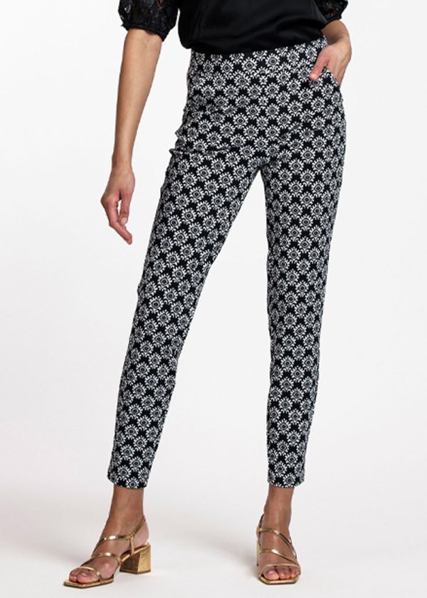 Studio Anneloes 08812-9010 Kaat bonded ornmt trousers black white model front