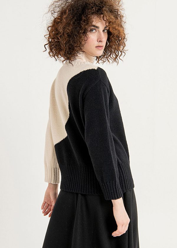 Surkana Mid lenght sweater with box neckline 563COIN232 02 ecru model back