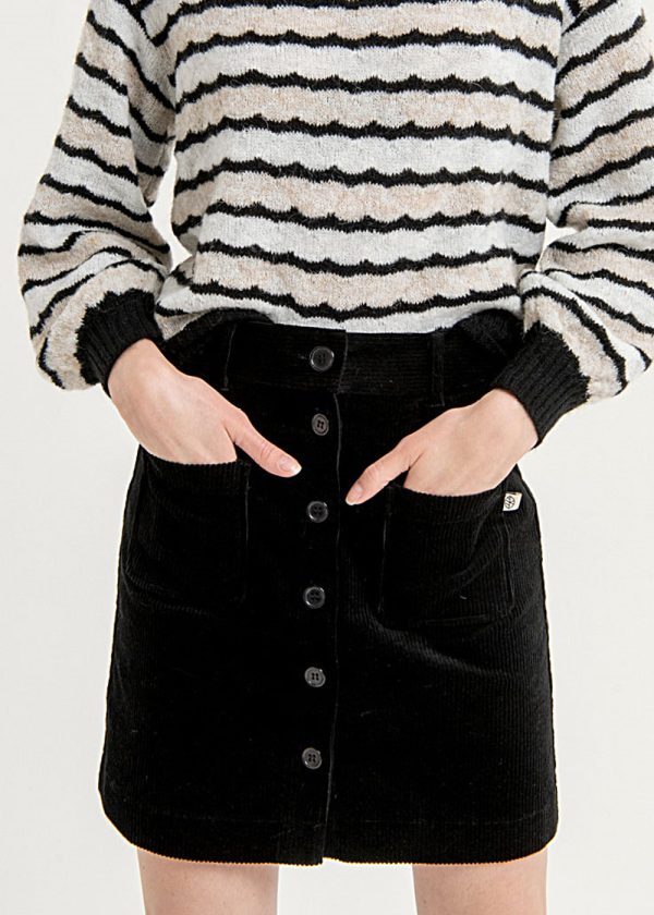 Surkana Mini skirt with plastron pockets 553ESCO624 00 black model front close up