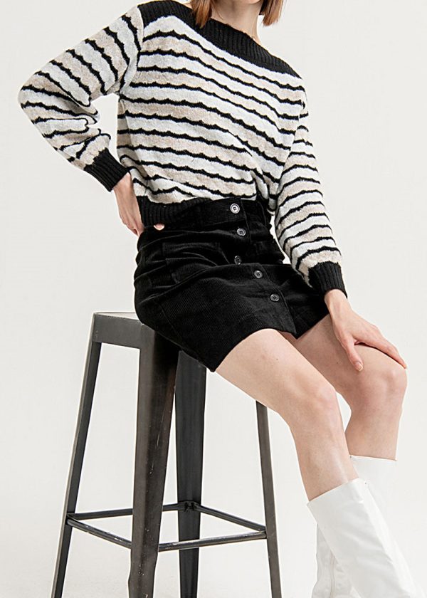 Surkana Mini skirt with plastron pockets 553ESCO624 00 black model front sitting
