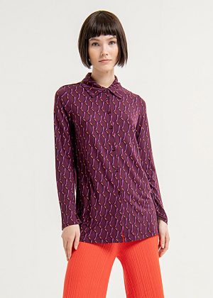 Surkana Wider basic shirt, new fit 563ANBY112 43 purple model front