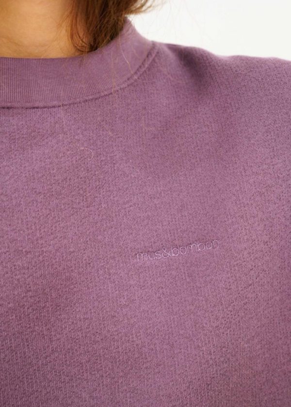 Mus & Bombon Cudillero sweater Uva model front close