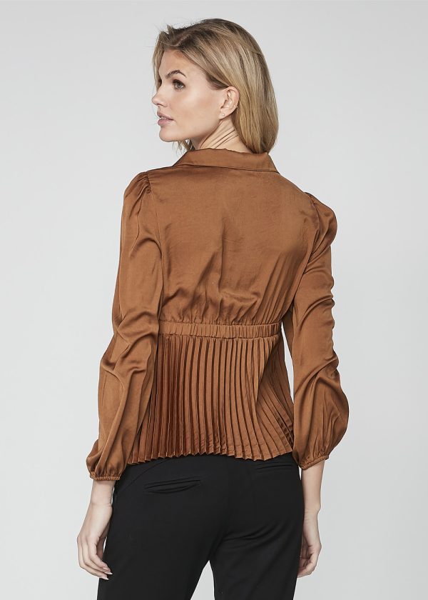 Nü Denmark Rosie blouse 7767-40 Toffee brown model back