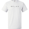 En vit t-shirt av god kvalitet med trycket Relax mitt på bröstet