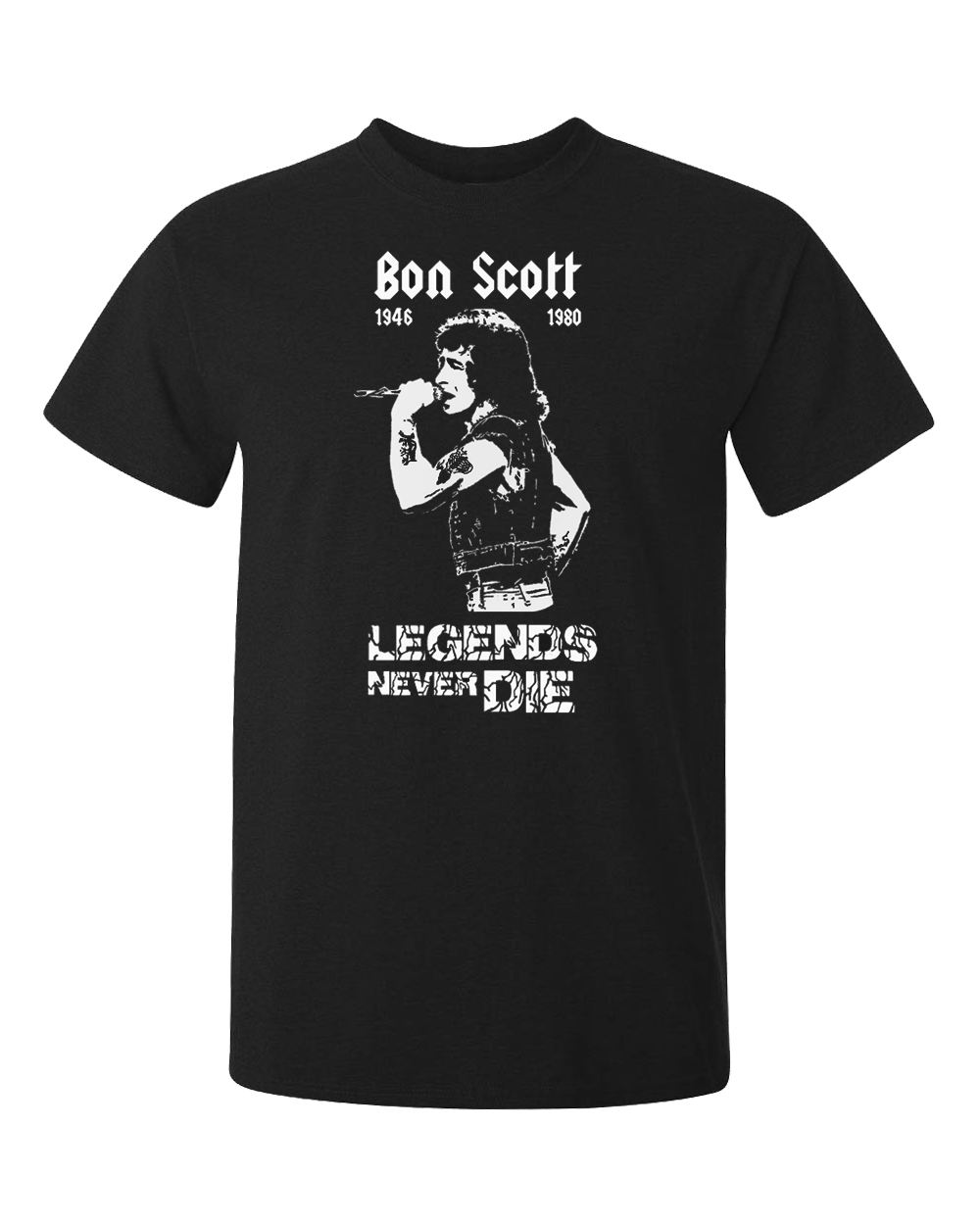 Bon Scott, den ikoniska sångaren i gruppen ac/dc. En legend dör aldrig. Tryckt på en svart t-shirt av bra kvalitet. Passar alla fans i alla åldrar.