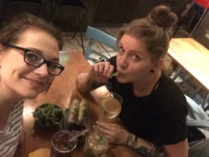 Den Abend ausklingen lassen mit Freunden - tut so gut!