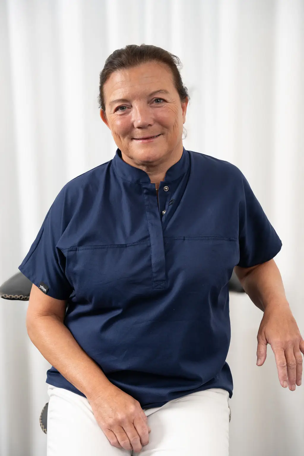 Portræt af klinikassistent Lotte i klinikmiljø