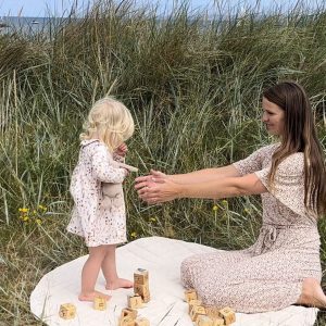 Kapok OhanaTæppe, i brug som legetæppe på stranden.