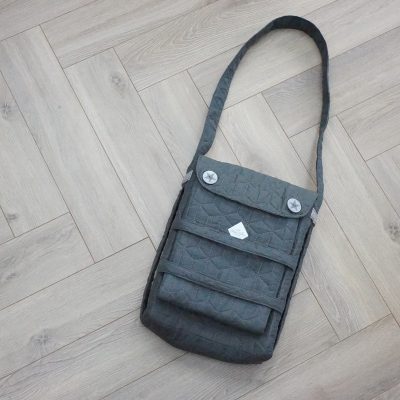 En multifunktionel taske som både kan bruges som skuldertaske, og som rygsæk.