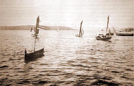 MÅLGANG: Noen sneseilere på vei over mål ved Stangnesodden. Foto: Harald Hanssen