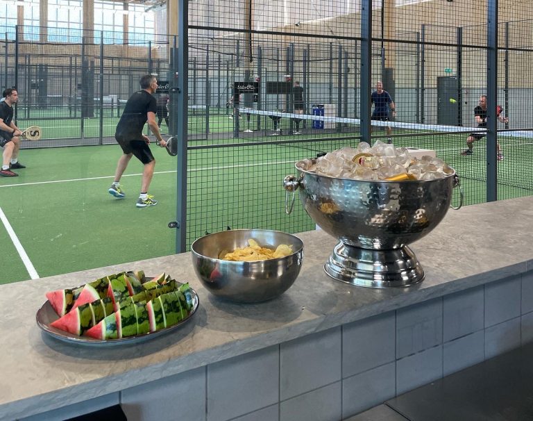 Afterwork med padel hos Östermalmshallen Padel