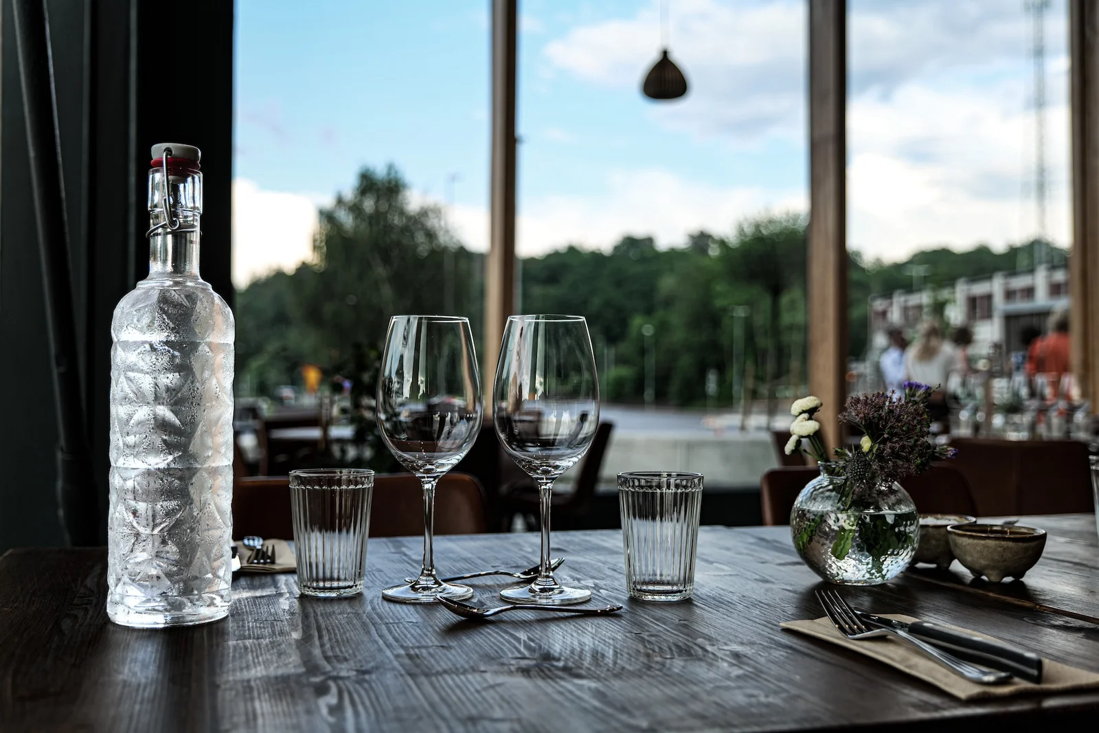 Restaurang MILO vid padelanläggningen med utsikt över Massetjärn i Mölnlycke