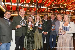 Peter Bausch, Siegfried Able, Sabine Able, Robert Eckl, Verena Strobl, Bernhard Kollmann, Norbert Lange, Dr. Christian Scharpf, Anja Berger (von li. nach re.)