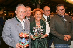 Dr. Christian Scharpf, Norbert Lange, Gabriele Weishäupl, Robert Eckl, Peter Bausch (von li. nach re.)