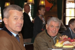 Wolfgang Wenger (li.), Altschaustellerstammtisch im Marstall Festzelt auf dem Oktoberfest in München 2018