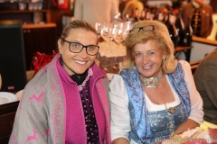 Elisabeth Polaczy (re.), Altschaustellerstammtisch im Marstall Festzelt auf dem Oktoberfest in München 2018