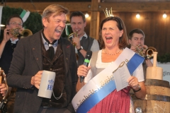 Peter Reichert und Ilse Aigner, Wiesnbier-Anstich in der Schönheitskönigin auf der Oidn Wiesn durch Ilse Aigner 2019