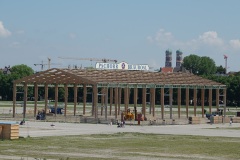 Aufbau der neuen Bräurosl auf der Theresienwiese in München 2022