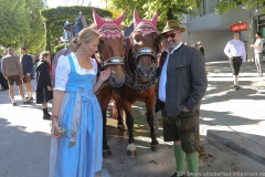 Stephanie und Stephan Kuffler, Aufstellung zum Einzug der Wiesnwirte in der Herzog-Heinrich-Straße in München 2019