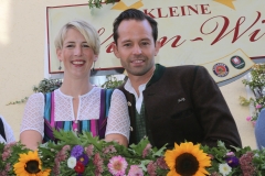 Katrin Habenschaden und Otto Lindinger, Aufstellung zum Einzug der Wiesnwirte in der Herzog-Heinrich-Straße in München 2019