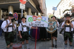 Aufstellung zum Einzug der Wiesnwirte in der Herzog-Heinrich-Straße in München 2019