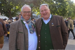 Richard Quaas und Christian Schottenhamel (re.), Aufstellung zum Einzug der Wiesnwirte in der Herzog-Heinrich-Straße in München 2019