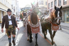 Aufstellung zum Einzug der Wiesnwirte am Oktoberfest in München 2018